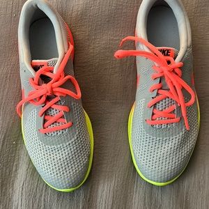 Nike youth 7y gray with neon pink and yellow